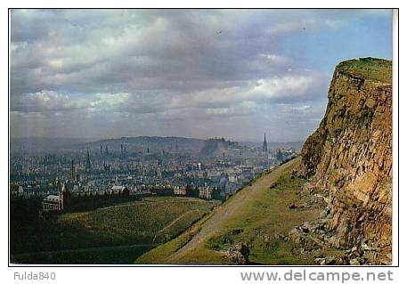 CPSM.  EDINBURGH.  A General View From Salisbury Crags On Arthur's Seat, The Lion-shaped Hill Dominates The City. 1959. - Midlothian/ Edinburgh