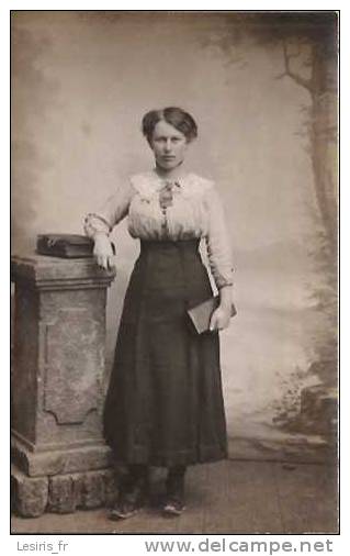 CPA - JEUNE FEMME - R. GUILLEMINOT - BOESPFLUG & Cie - PARIS - Photographie