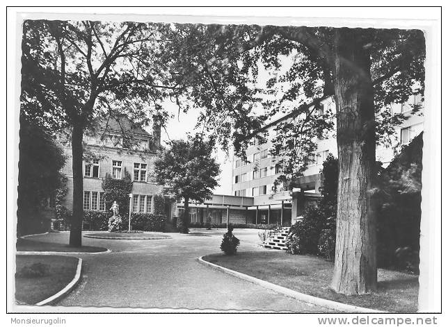 92 ) FL) FONTENAY AUX ROSES , Résidence Universitaire LANTERI, Pères Oblats, CPSM 150 X 105 - Fontenay Aux Roses