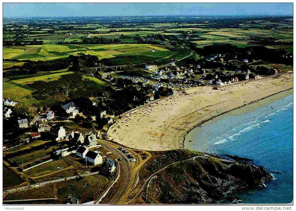 CPSM.  ERQUY. PLAGE DE CAROUAL ET VUE D´ENSEMBLE. - Erquy