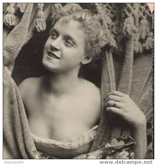 EROTIC 1900 / A  SUMMER  GIRL  /  UNE  JEUNE  FILLE  D' ETE  /  RARE  PHOTOGRAPHIE  STEREO , Par  Edw. CLARKS  ( 1896 ) - Photos Stéréoscopiques