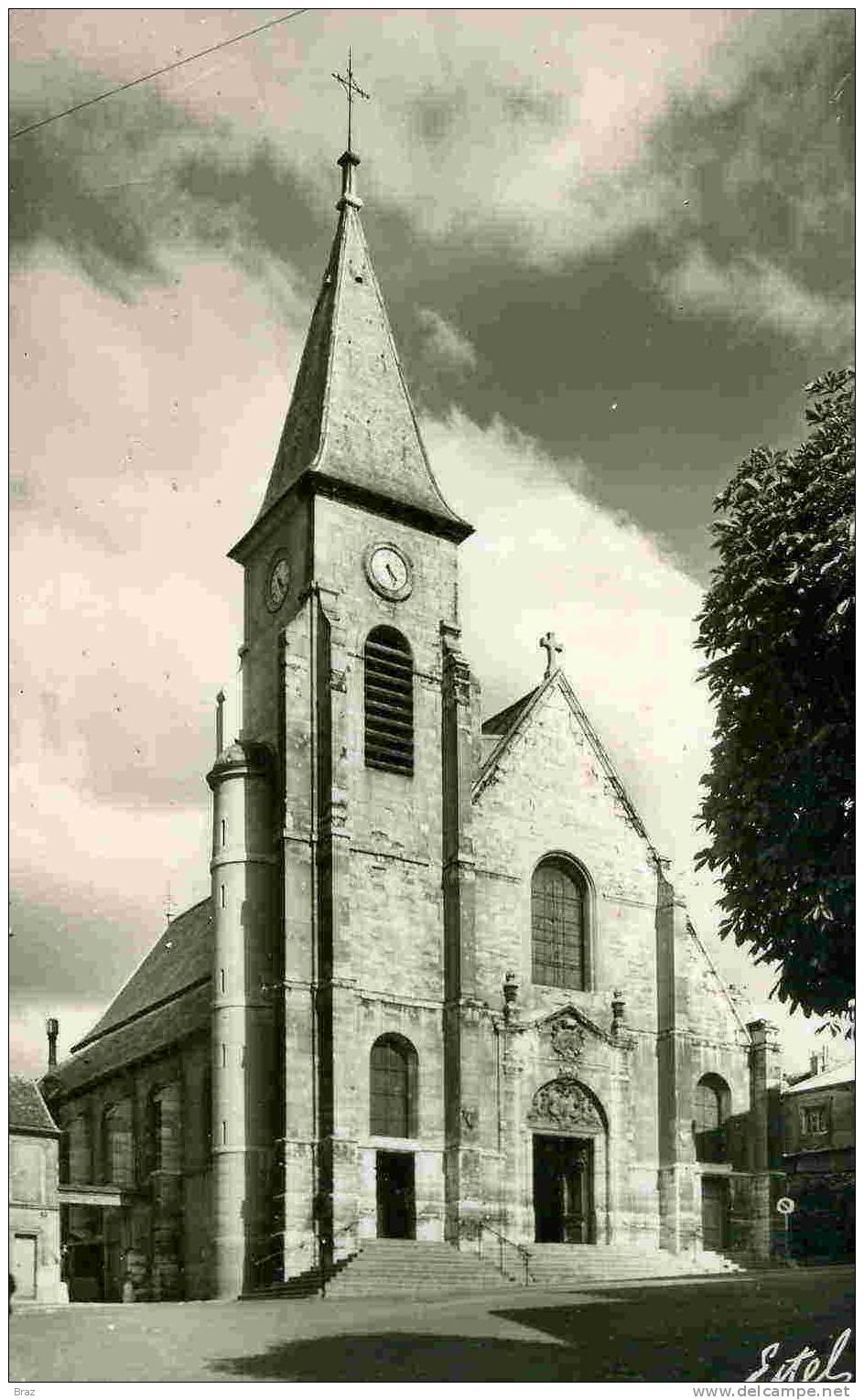 CPSM Issy  Les Moulineaux Eglise St Etienne - Issy Les Moulineaux