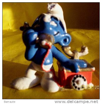 Stchroumpf  Téléphone Made In PORTUGAL PEYO SCHLEICH De 1980. Rare - Little Figures - Plastic