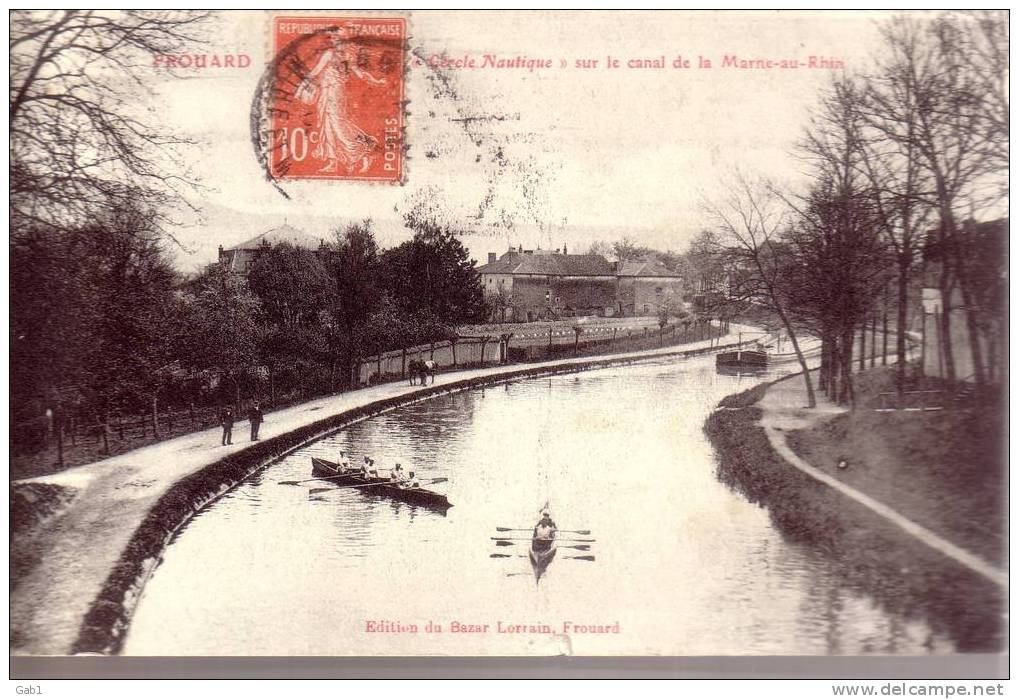 54 --- Frouard --- Une Equipe Du " Cercle Nautique " Sur Le Canal De La Marne Au Rhin - Frouard