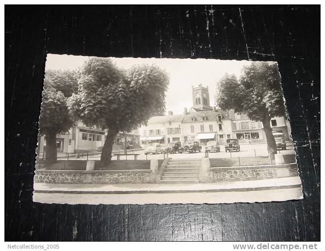 NEUPHLE-LE-CHATEAU - LA PLACE - 78 YVELINES - CARTE POSTALE FRANCE - Neauphle Le Chateau