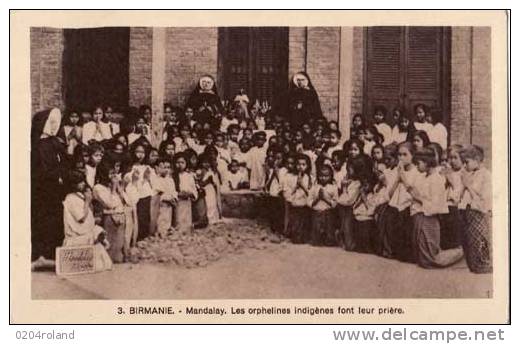 Mandalay - Les Orphelines Font Leur Prière - Myanmar (Burma)