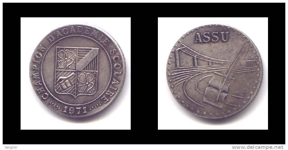 ASSU - CHAMPION D'ACADEMIE SCOLAIRE 1971 - DIAMETRE 27 MM (ARGENT?) - Professionals / Firms