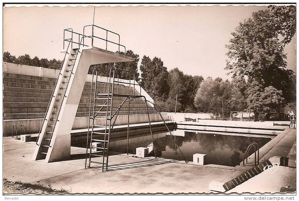 SAINT JEAN D'ANGELY...LA PISCINE - Saint-Jean-d'Angely