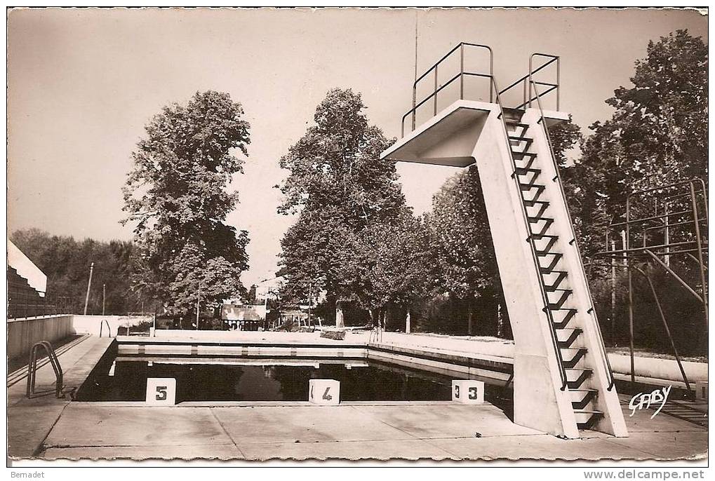 SAINT JEAN D´ANGELY...LA PISCINE - Saint-Jean-d'Angely