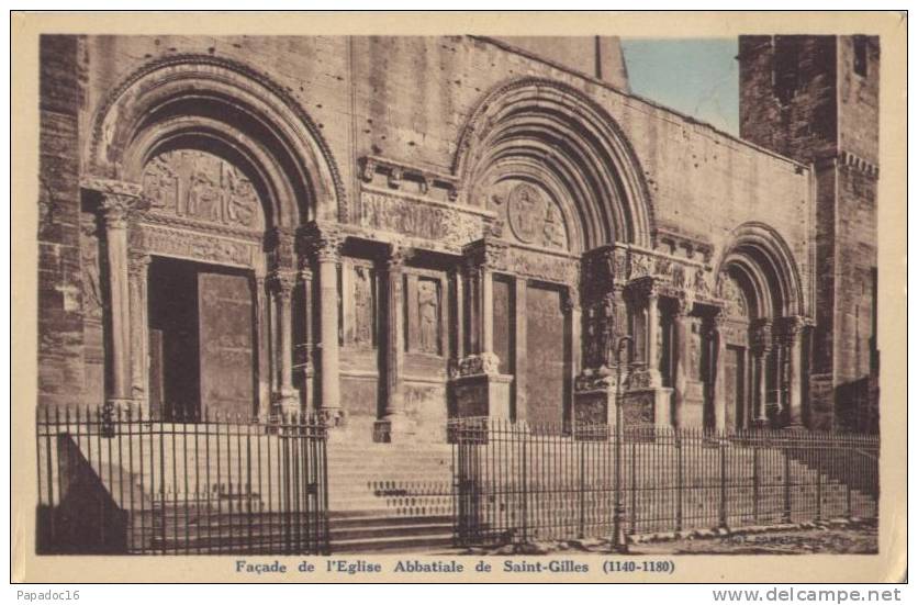 30 - Façade De L'Eglise Abbatiale De Saint-Gilles (1140-1180) - (non Circulée - Ciel Colorisé) - Saint-Gilles