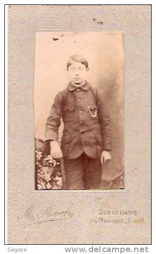 77 Donnemarie-en-Montois Photo De Jeune Homme Du Photographe M. ROCH  - Format 6,3 X 10,3 Cms - Donnemarie Dontilly