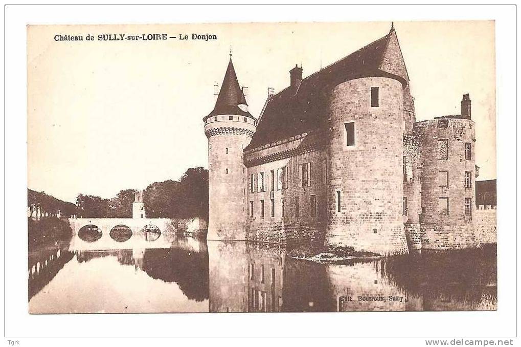 Sully Sur Loire Le Donjon Du Château - Sully Sur Loire