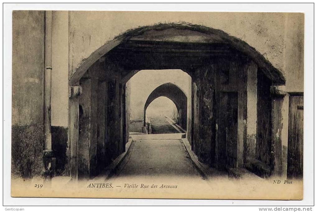 I1 - ANTIBES - Vieille Rue Des ARCEAUX - Antibes - Old Town