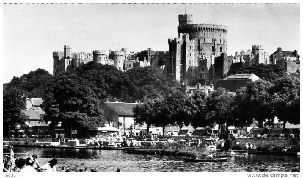 Windsor Castle From  River Thames - Windsor Castle