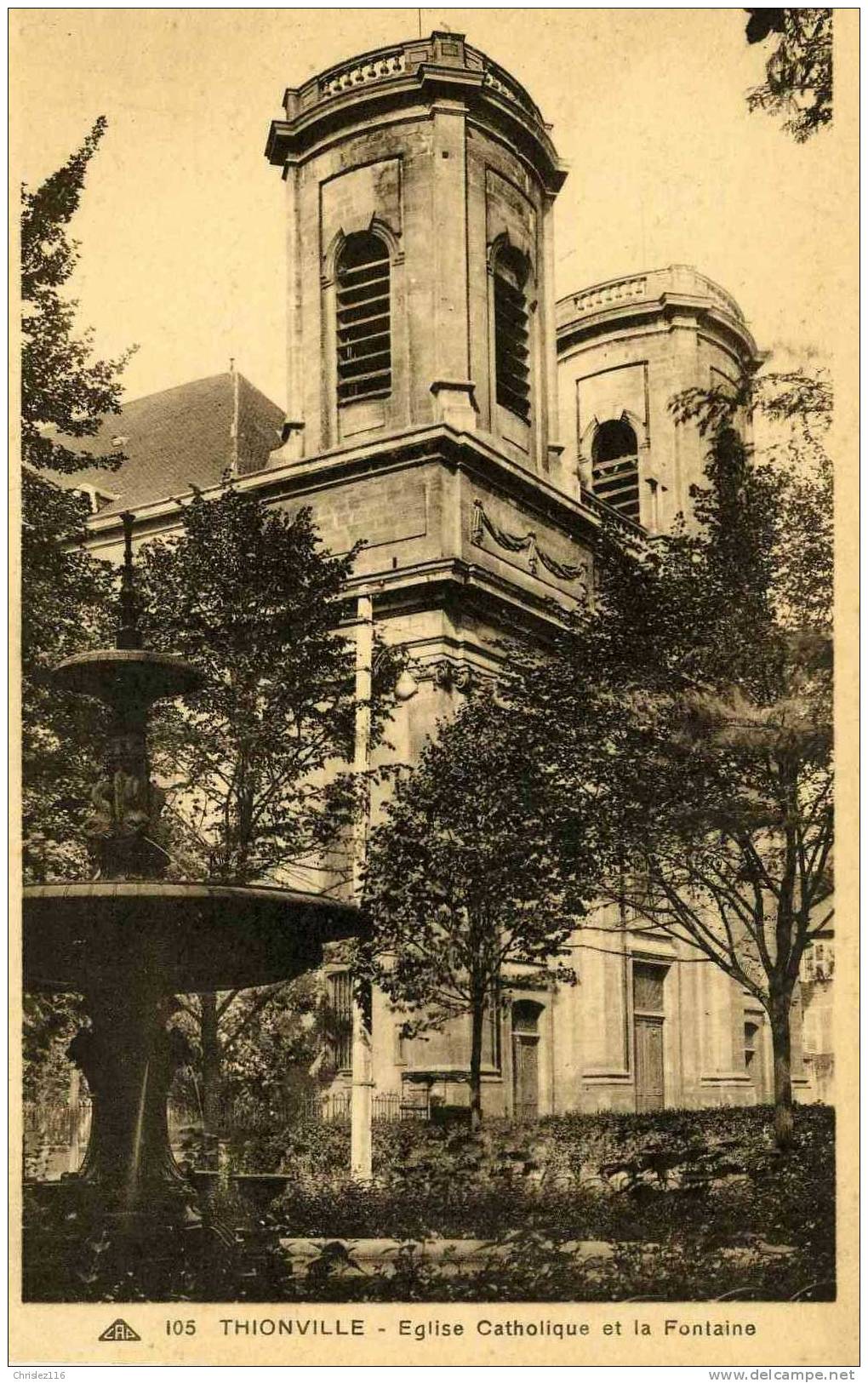 57 THIONVILLE Eglise Catholique Et La Fontaine  Joli Plan - Thionville
