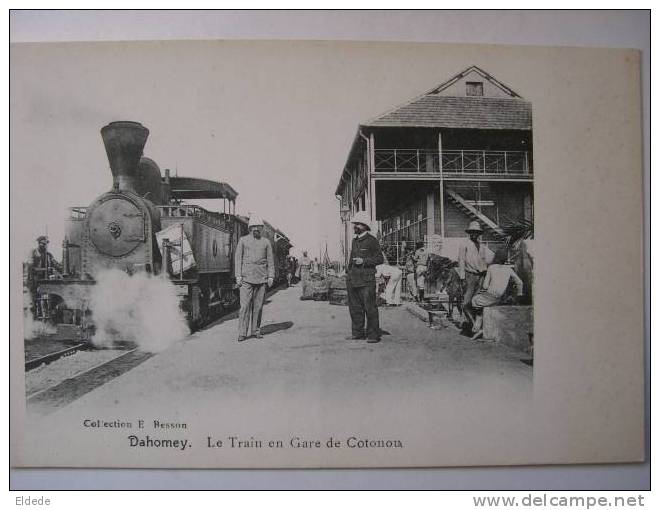 Le Train En Gare De Cotonou Gros Plan - Dahomey