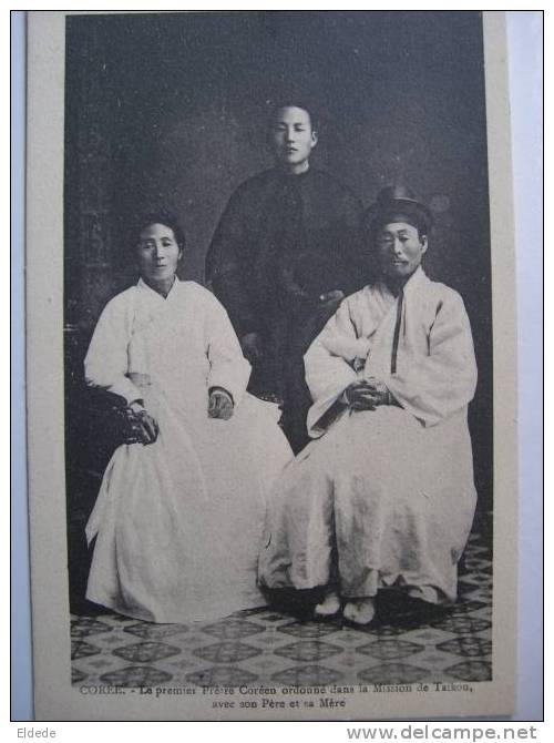 Corée The First Corean Priest In The Mission Of Takeou With His Parents - Korea, South