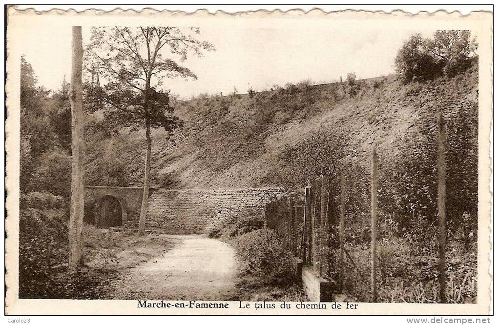 MARCHE - EN FAMENNE   :  LE  TALUS  DU  CHEMIN  DE  FER - Marche-en-Famenne