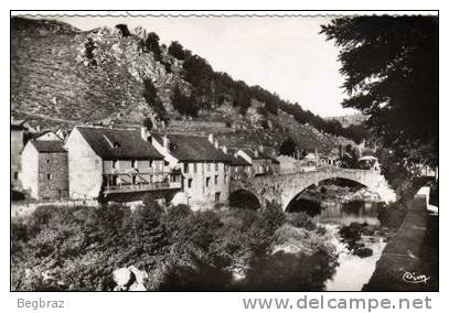 PONT DE MONTVERT      11 L HOTEL DES CEVENNES ET LE GRAND PONT - Le Pont De Montvert