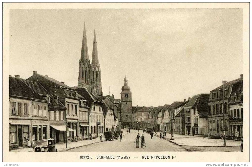 57 - MOSELLE - SARRALBE - RUE NAPOLEON 1er - POMPE à ESSENCE - Sarralbe