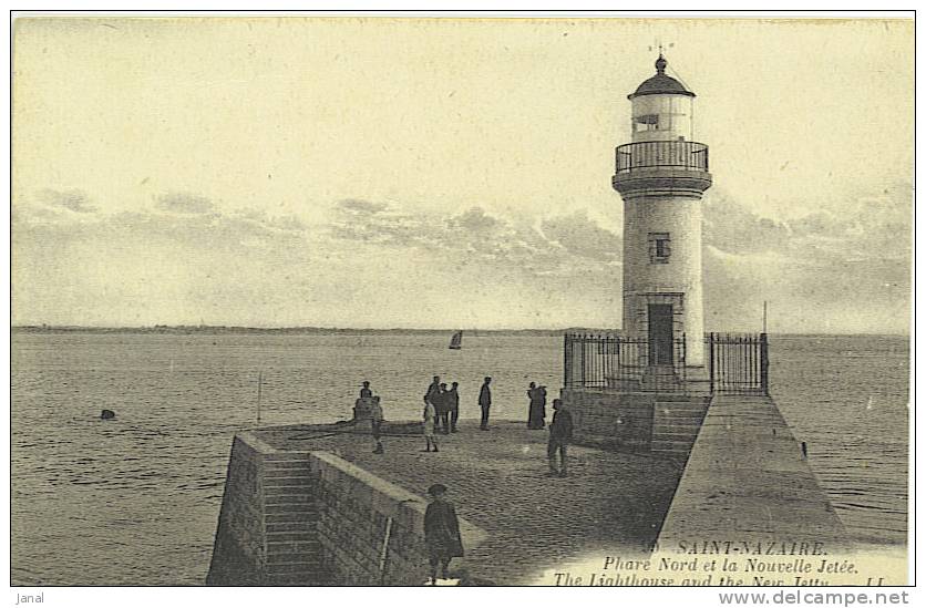 -  SAINT-NAZAIRE - PHARE NORD ET LA NOUVELLE JETEE - - Lighthouses