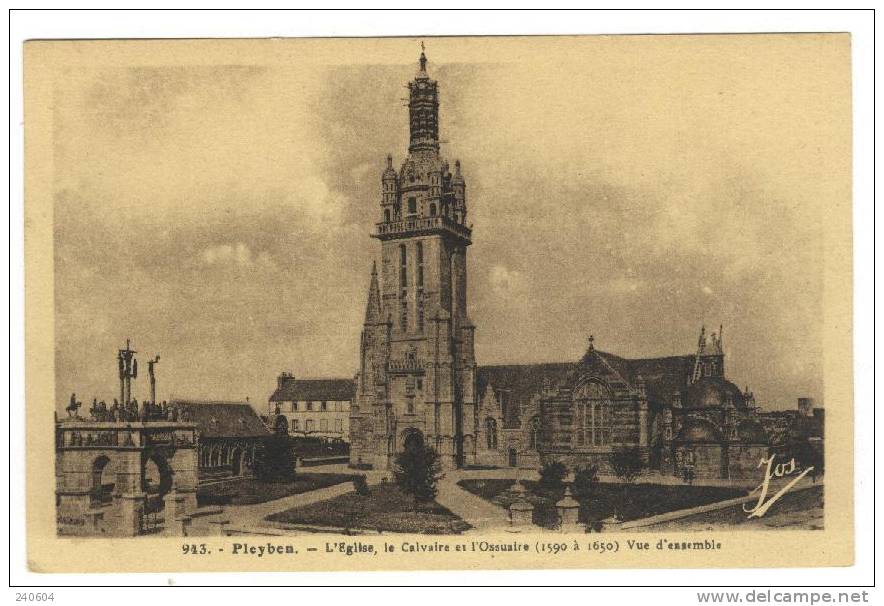 943  -  PLEYBEN  --  L'Eglise , Le Calvaire Et L'Ossuaire (1590 à 1650) Vue D'ensemble - Pleyben