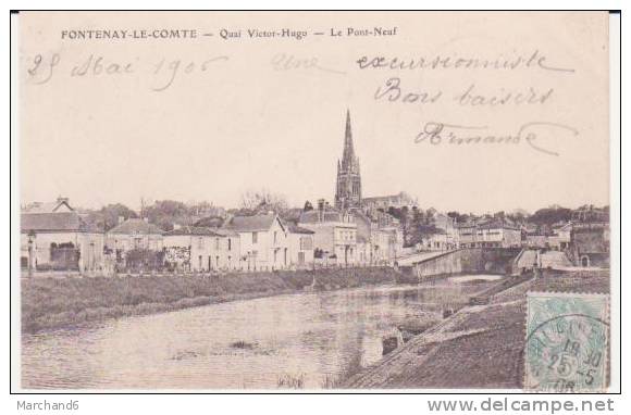 FONTENAY LE COMTE . LE QUAI VICTOR HUGO LE PONT NEUF (cp Décollé) - Fontenay Le Comte