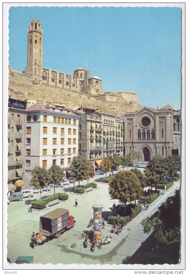 Lérida : Plaza De Espana Y La Seo . Camion ... - Lérida