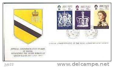 Jolie FDC 1er Jour Brunei Silver Jubilee Queen Reine Elizabeth II 9-02-1977 - Armoiries Blason écusson - Brunei (1984-...)