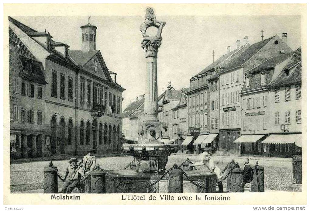 67 MOLSHEIM Hôtel De Ville Avec La Fontaine  Animation - Molsheim