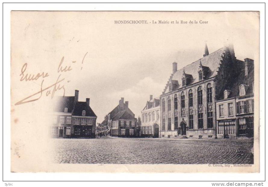 HONDSCHOOTE - La Mairie Et Le Rue De La Cour - Hondshoote