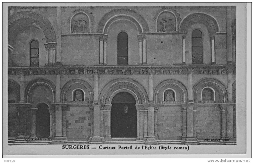 CPA - 17  - SURGERES - CURIEUX PORTAIL DE L´EGLISE . - Surgères