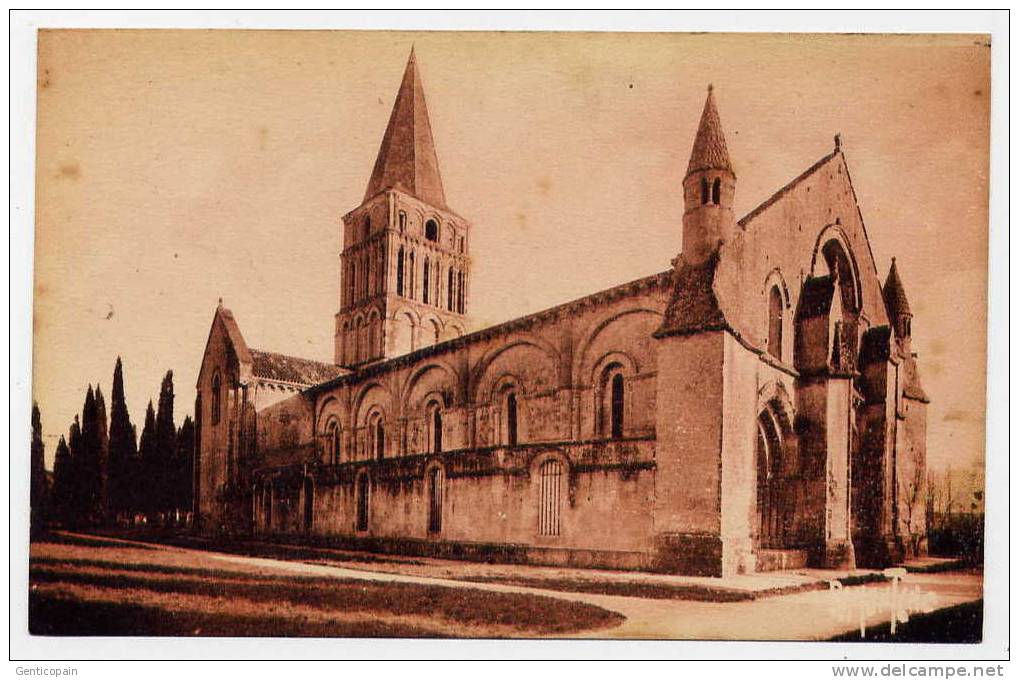 I1 - AULNAY-de-SAINTONGE - église Romane - Aulnay