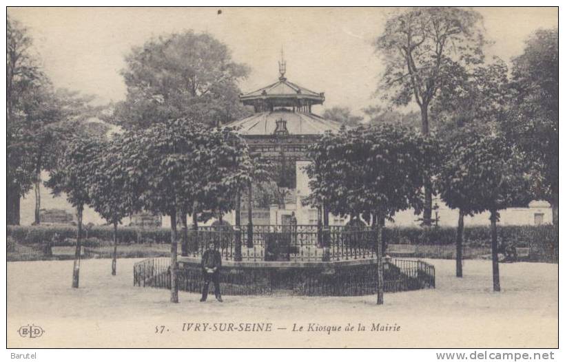 IVRY SUR SEINE - Le Kiosque De La Mairie - Ivry Sur Seine