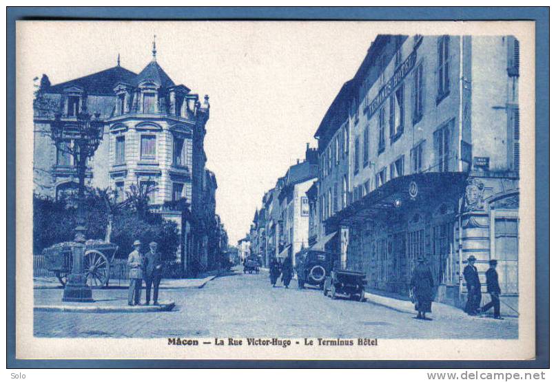 MACON - La Rue Victor Hugo - Le Terminus Hôtel - Macon