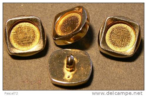 LOT 4 BOUTONS ANCIENS METAL DORE - Boutons