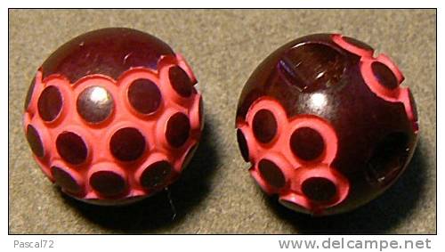 PAIRE BOUTONS ANCIENS SPHERIQUES - Boutons