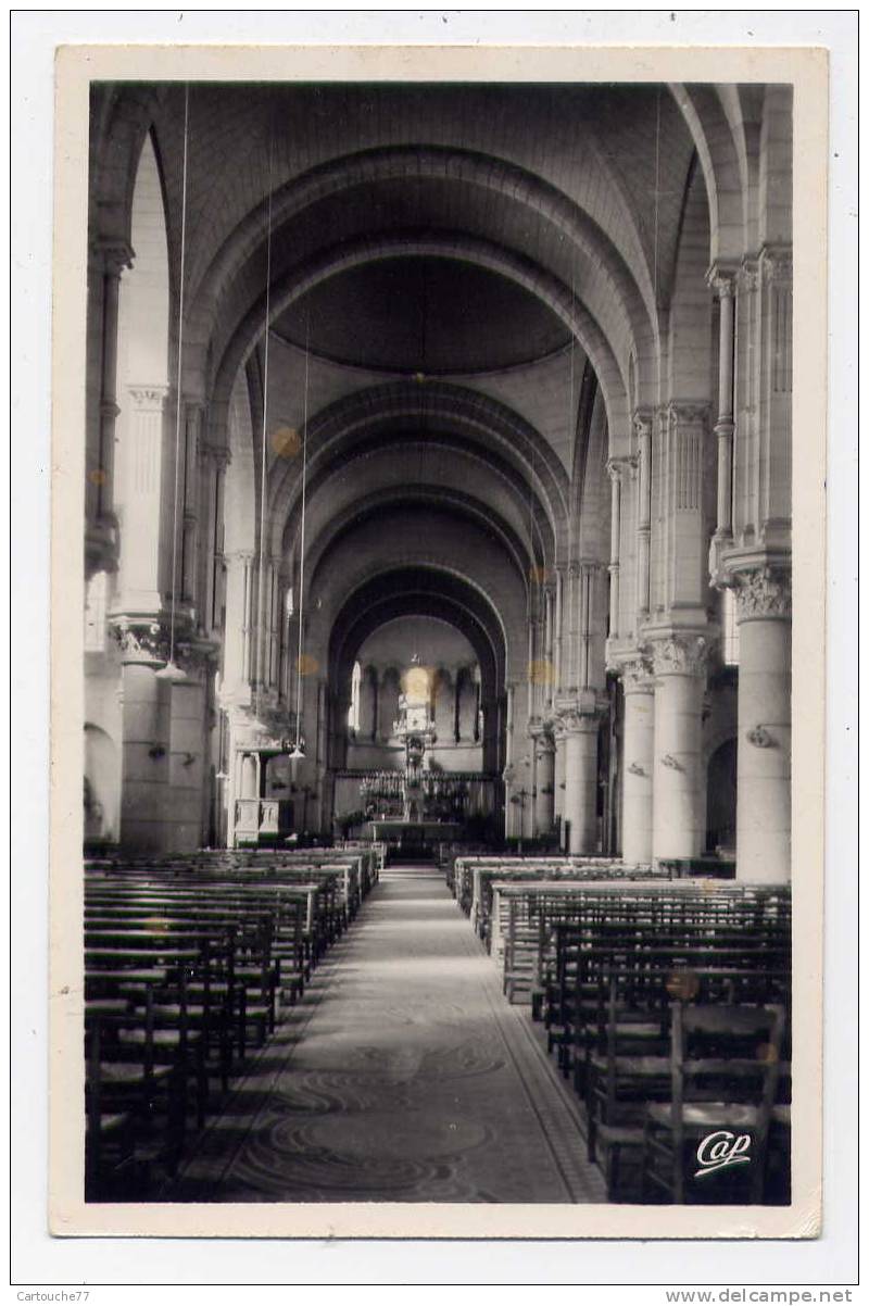 K10 - BRIARE - Intérieur De L'église (carte Semi-moderne) - Briare