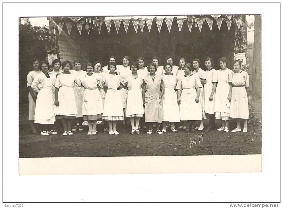 RARE CARTE PHOTO ECOLE MENAGERE  DE LOUE PRISE AUX 4 JOURS DU MANS 1934 - Loue