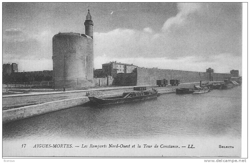 CPA - 30 - AIGUES - MORTES - LES REMPARTS NORD - OUEST ET LA TOUR DE CONSTANCE . - Aigues-Mortes