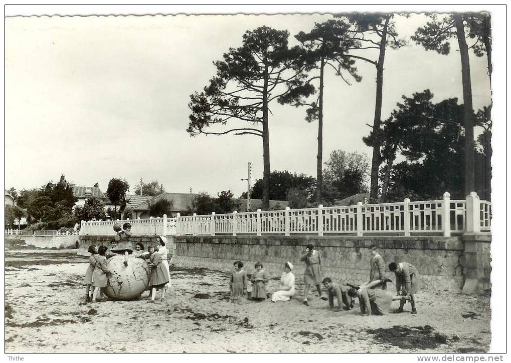 ANDERNOS LES BAINS - Preventorium La Maison De L'Enfance - Jeux Sur La Plage Devant Le Parc - Andernos-les-Bains