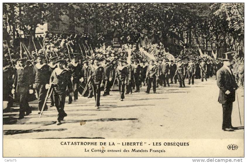 FUNERAILLES - Catastrophe De La Liberté - Les Obsèques - Marine Militaire - TOULON 83 - Funérailles