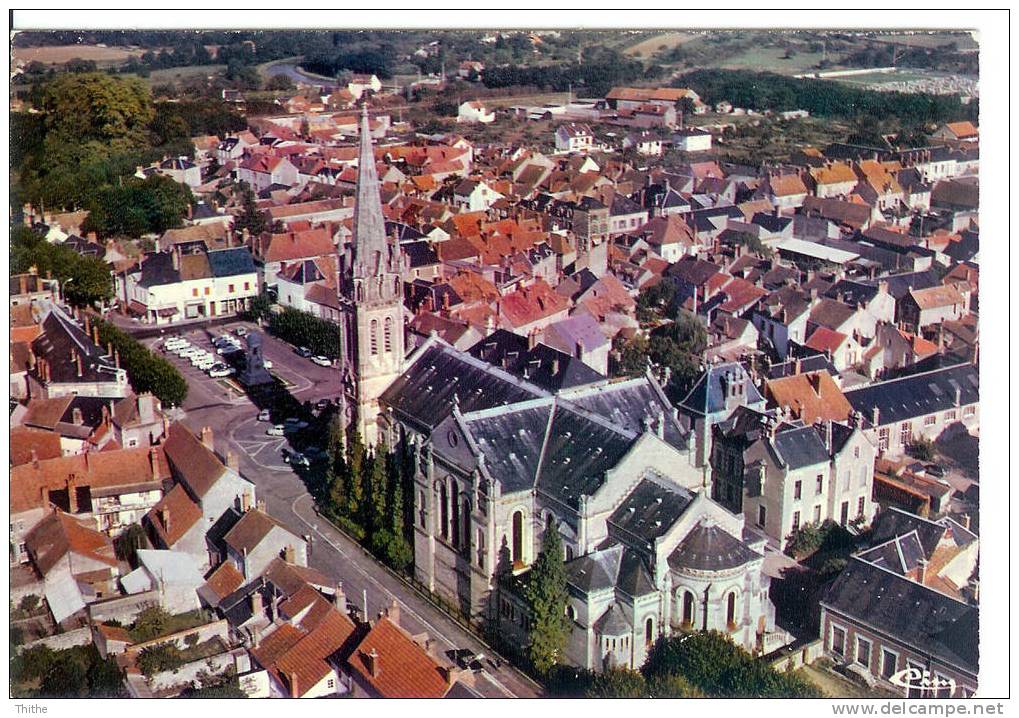 BRIARE Vue Aérienne, L'église Et La Place - Oblitéré + Flamme Briare 1976 - Briare