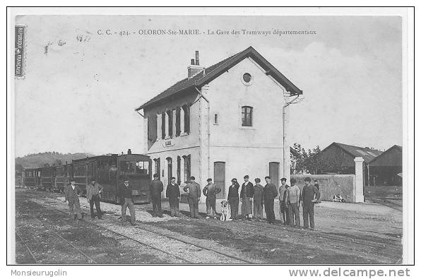 64 )) OLORON SAINTE MARIE, La Gare Des Transports Départementaux, CC 424 / ANIMEE ** - Oloron Sainte Marie