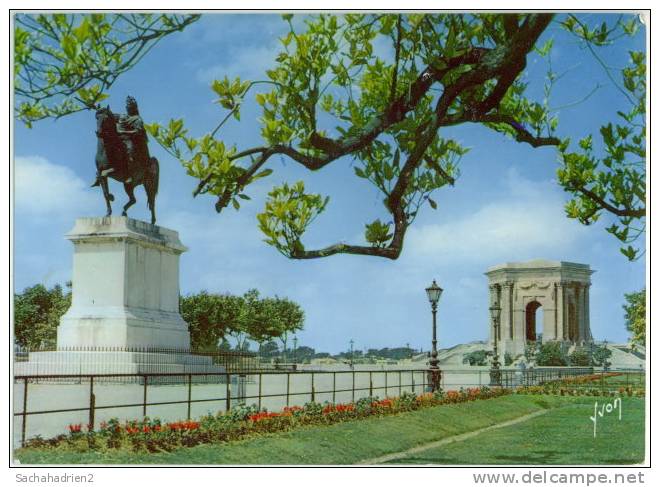 34. Cpsm. MONTPELLIER. Statue De Louis XIV Et Le Château D´eau. 1092 - Montpellier