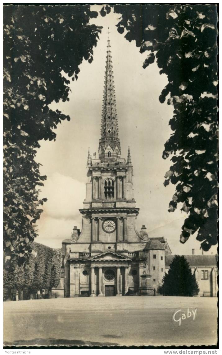 Luçon Vendée 85. La Cathédrale. - Lucon