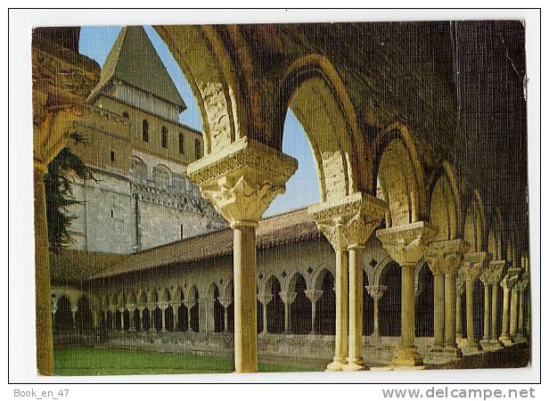 {56253} 82 Tarn Et Garonne Moissac , Le Cloître Et Clocher De L´ Eglise St Pierre - Moissac