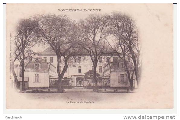 VENDEE . FONTENAY LE COMTE . LA CASERNE DE CAVALERIE - Fontenay Le Comte