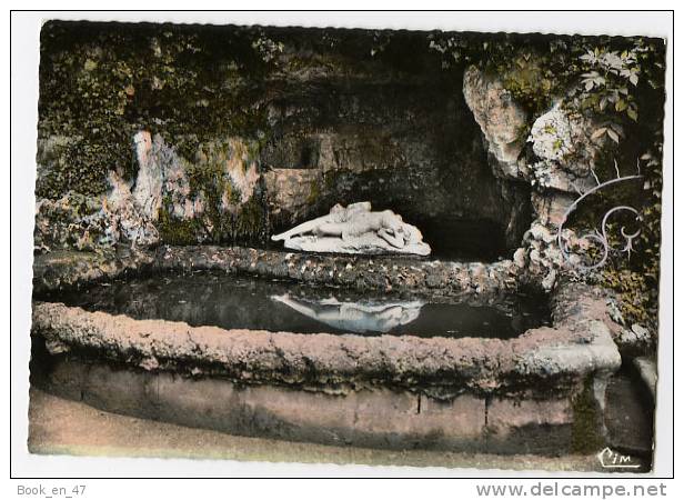 {56263} 47 Lot Et Garonne Nérac , Dans Le Parc De La Garenne , Statue De Fleurette - Nerac