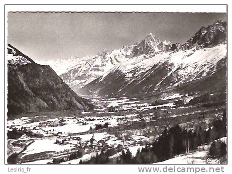 CP - PHOTO - LES HOUCHES - SPORTS D'HIVER - VUE GENERALE AVEC L'AIGUILLE DU MIDI - 386 - Les Houches